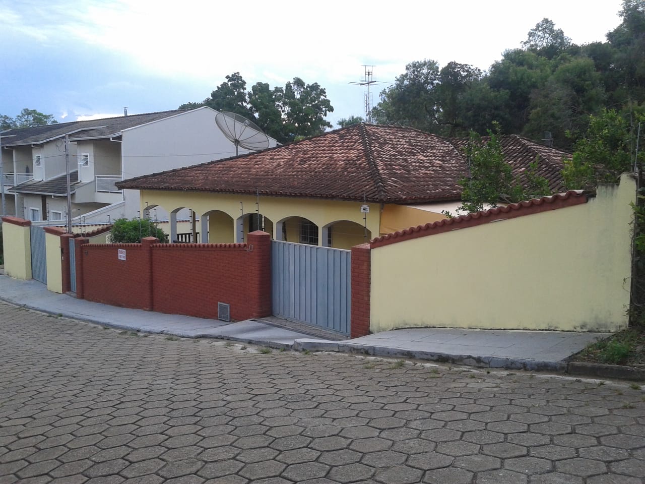 Casa no Bairro Vila Glória – Rua Antonio Dias de Medeiros – Condomínio Portal Monte Verde em Cambuí-MG