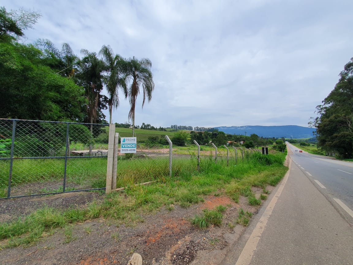 Terreno no Bairro dos Coutinhos (Distrito de Congonhal) – Rodovia BR 458