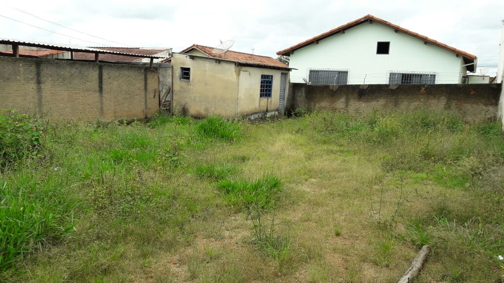 Terreno murado comercial no Bairro Cruzeiro – Rua Sinézio Lopes Silveira